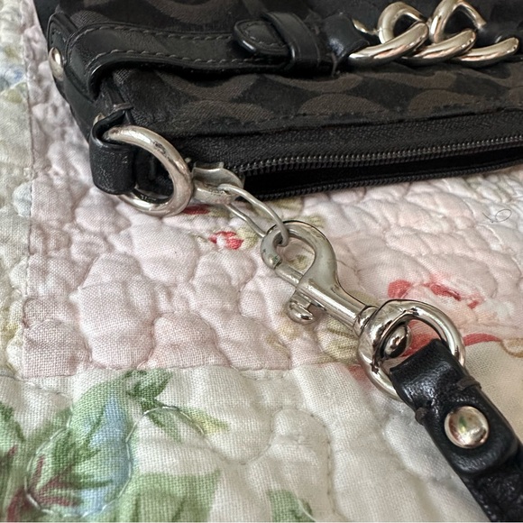 Vintage Coach Y2K Black Wristlet with silver accents - Picture 9 of 10